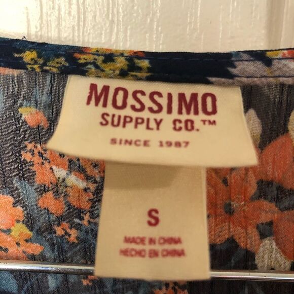 Mossimo Supply Co. Floral wrap blouse - Picture 3 of 4